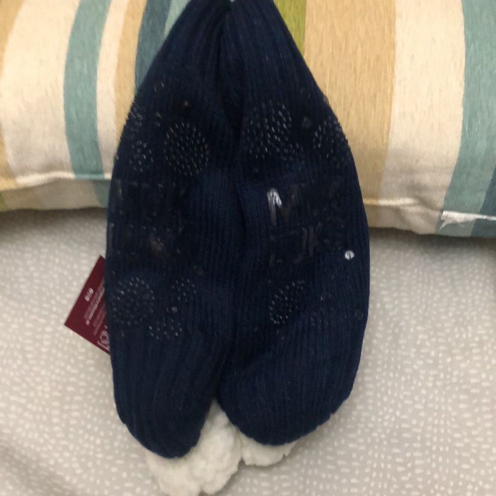 NEW MUK LUKS WOMENS SLIPPER SIZE S/M (6–8) colors black-- navy blue - Picture 2 of 10